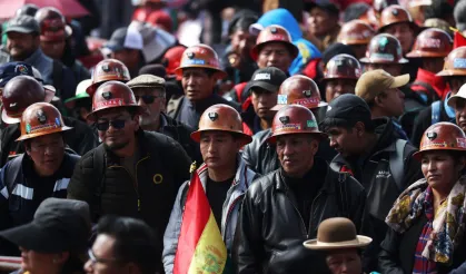 Bolivya'da işçiler ayakta: Süresiz grev başladı