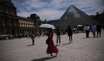 Aşırı sıcaklar Louvre Müzesi'ni de vurdu