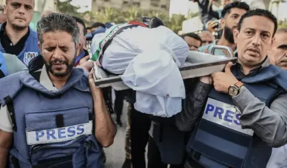 İsrail temmuzda 108 kez gazetecileri hedef aldı
