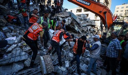 Gazze'de bina çöktü: 50 çocuk enkaz altında