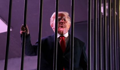 Trump İran'da "sembolik" olarak hapishaneye atıldı