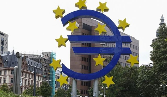 Euro Bölgesi'nde kamu borcu yükseldi