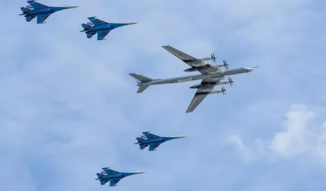 Rus ve Çin bombardıman uçakları ortak devriye uçuşu yaptı