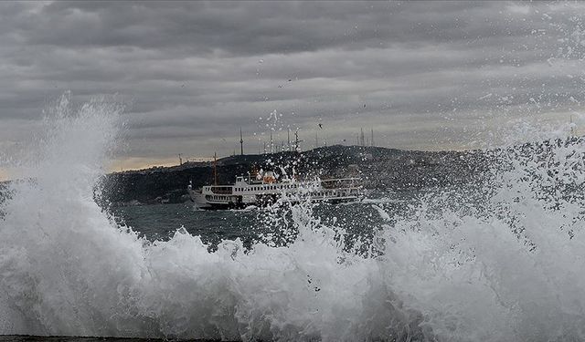 İstanbul'da bazı vapur seferleri iptal edildi