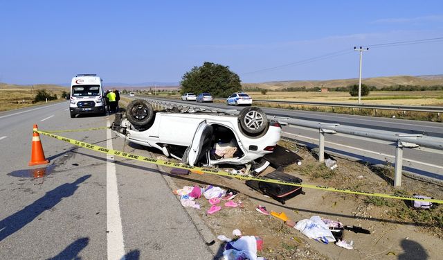 Trafik kazasında polis çift hayatını kaybetti, 2 çocukları yaralandı