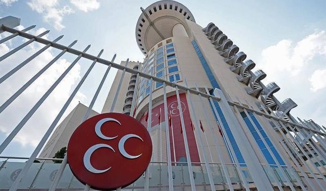 MHP'den Papa ziyaretine tepki: Ayrışmaları kaşıyan şov