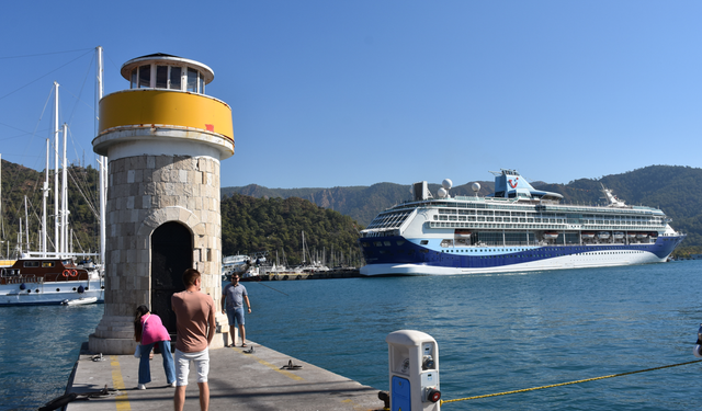 Marmaris kruvaziyer turizmiyle canlandı: Çoğu İngiliz 1847 yolcu ilçeye ayak bastı