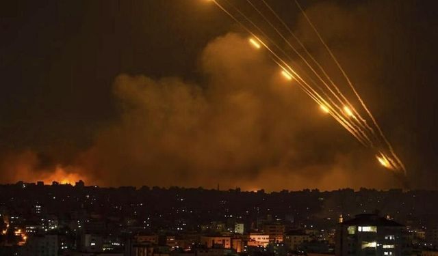 İsrail medyası: ABD tereddüt ediyor; Tel Aviv, İran'a tek başına saldırmaya hazırlanıyor