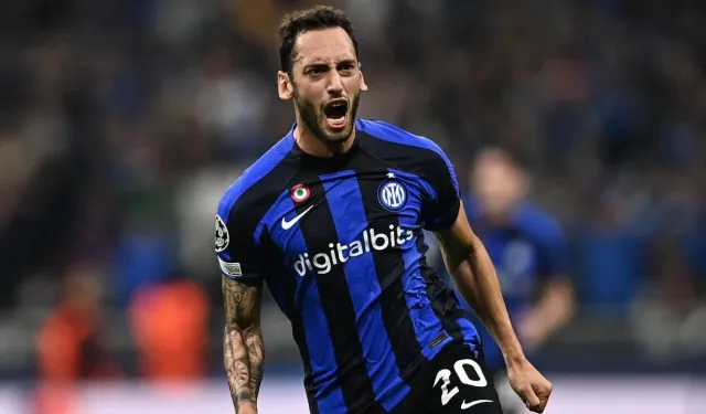 Inter, Hakan Çalhanoğlu'nun gol attığı maçta Napoli ile 1-1 berabere kaldı