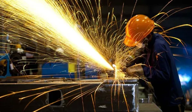 Sanayi üretim endeksi martta aylık yüzde 0,8 yıllık yüzde 1,1 azaldı
