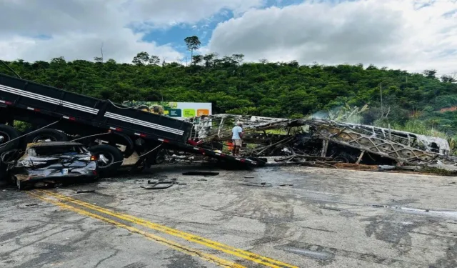 Brezilya'daki zincirleme trafik kazası: Ölü sayısı 41'e yükseldi