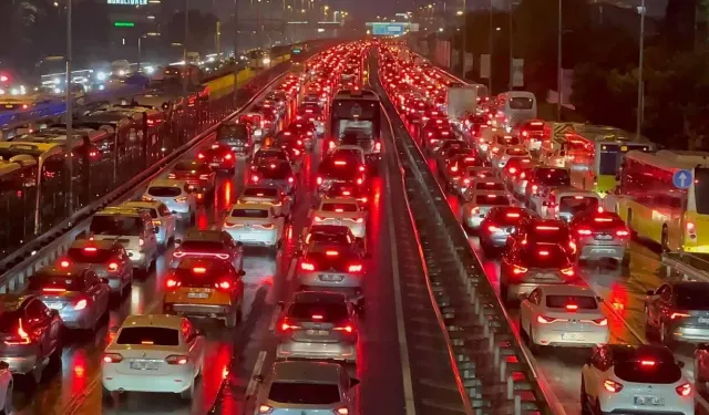 İstanbul'da trafik yoğunluğu yüzde 80'e çıktı