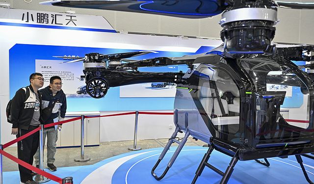 Çin’de akıllı işe alım robotu hizmette! Dev istihdam fuarı gençlerin geleceğine kapı açtı