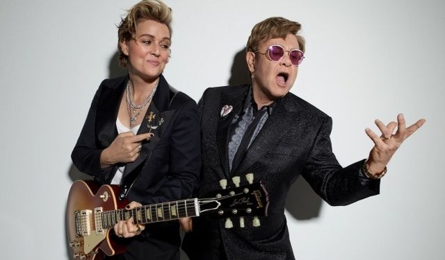 Elton John kariyerinde 10’uncu kez müzik listelerinde zirvede