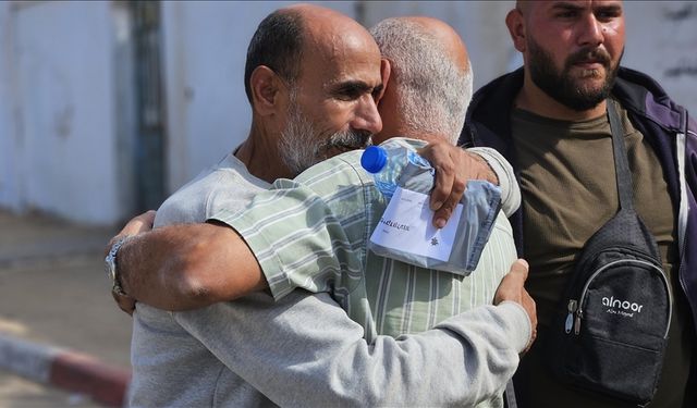 İsrail, Gazze'de alıkoyduğu 12 Filistinliyi serbest bıraktı