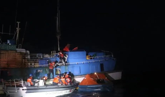 Çin Sahil Güvenliği, 8 balıkçıyı kurtardı