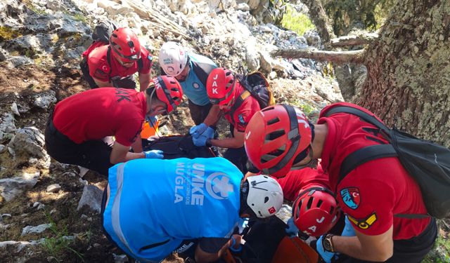 Kayalık alana düşen Alman yamaç paraşütü pilotu hayatını kaybetti