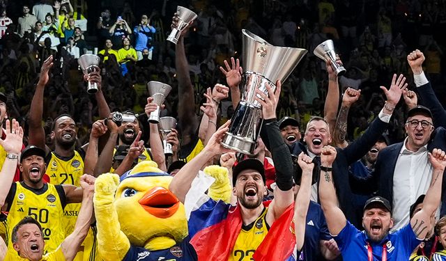 Şampiyon Fenerbahçe taraftarıyla buluşuyor