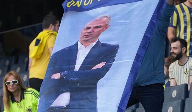 Kadıköy'de istifa tezahüratları ve İsmail Kartal pankartı