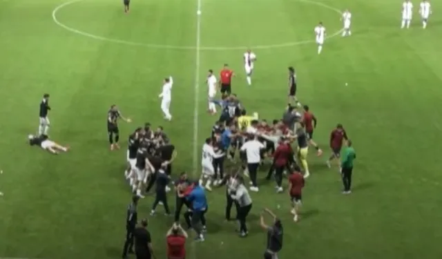 Hakem yaralandı; Elazığspor-Vanspor maçı tatil edildi