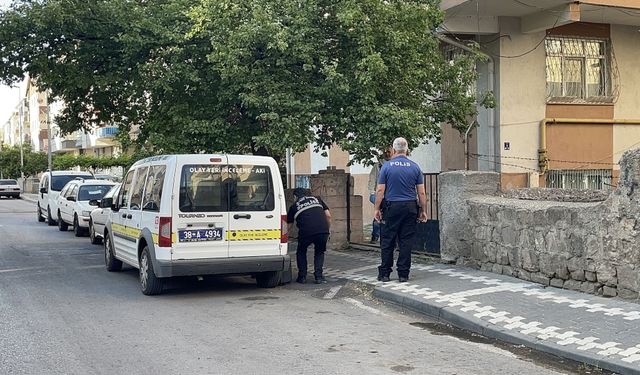 Alkollü 2 arkadaş birbirini bıçakladı