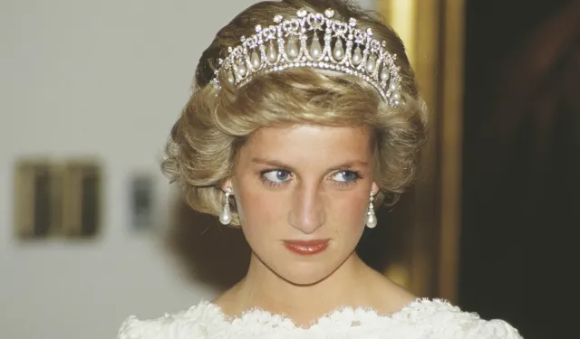 Prenses Diana'nın 'Şefkatli Elbisesi' dudak uçuklattı!