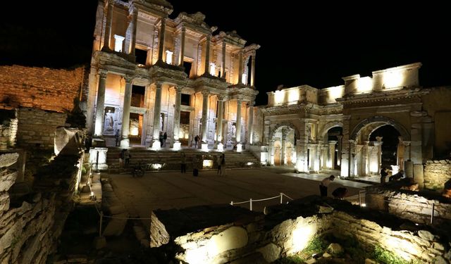 Efes Antik Kenti'nde gece müzeciliği başlıyor