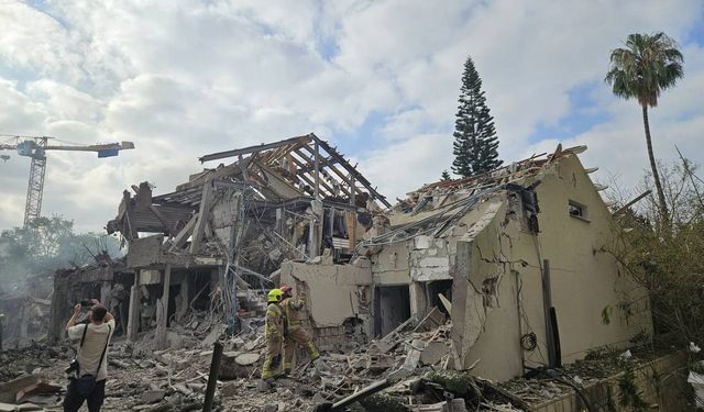 İsrail'e füze darbesi: İran misillemesinde doğrudan isabetler