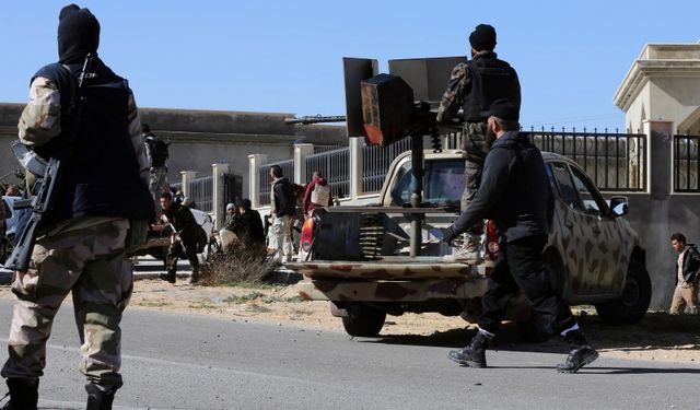Libya'da silahlı gruplar arasında çatışma