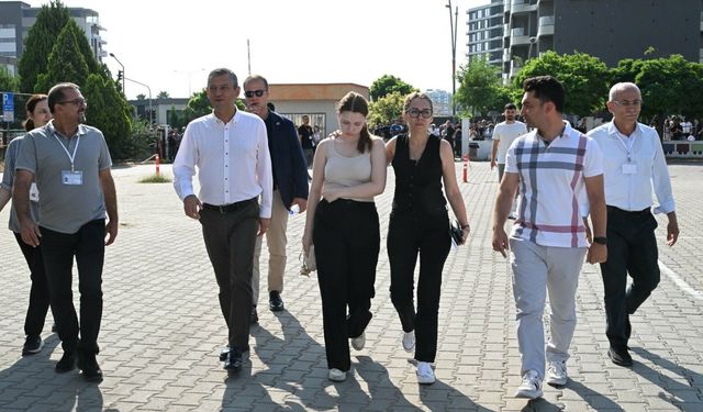Özgür Özel, Ferdi Zeyrek'in kızı Nehir Zeyrek'i sınav sabahı yalnız bırakmadı