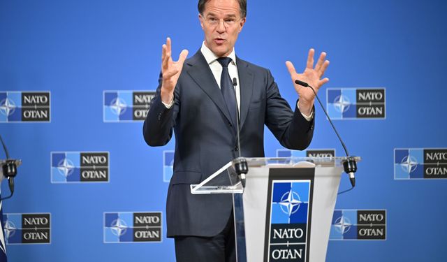Rutte “kafasını bıçağa uzatacak koyun” mu arıyor?