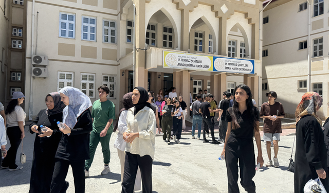 YKS'nin ilk oturumu TYT sona erdi