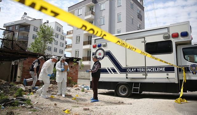 Otomobil, bir evin bahçesine devrildi! 1 ölü, 3 yaralı