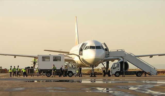 Kocaeli’de 2 katlı yalı alev alev yandı