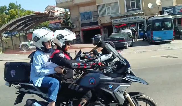 YKS'ye geç kalan öğrenciyi Yunus polisleri yetiştirdi
