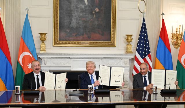 Beyaz Saray ışıkları altında Zengezur'un anahtarı teslim edildi