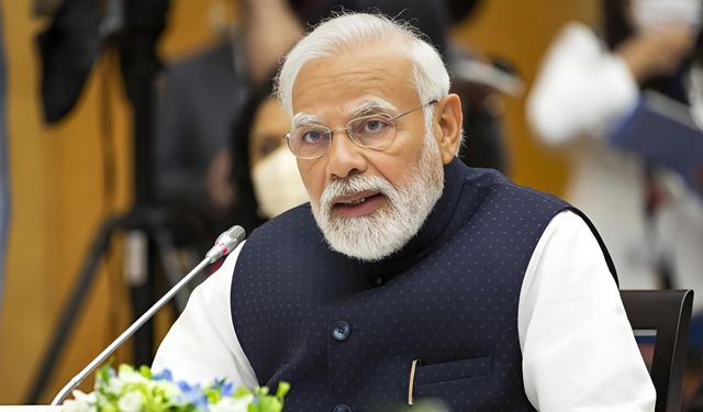 Modi, BRICS temaslarına başladı