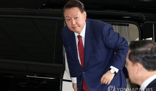Yoon’dan sorguya şok direniş: Üniformayı çıkarıp yere yattı!
