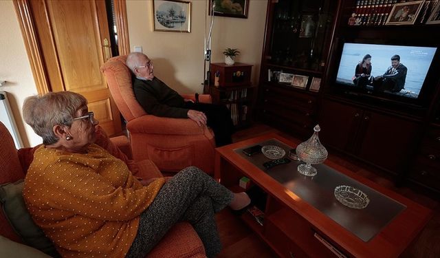 Diziler reklamları solladı! Bakan Ersoy’dan film plato hamlesi