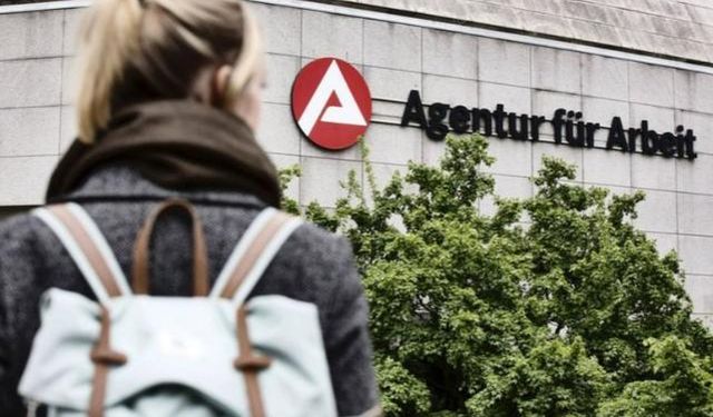 Almanya'da işsiz sayısı beklenenden fazla arttı