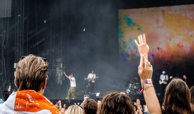 Fransa'daki ücretsiz konser, izdihama yol açtı!