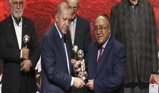 'UNESCO Yaşayan İnsan Hazinesi' ünvanlı davul ustası Adem Göçer hayatını kaybetti