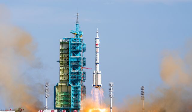 Çin’in Shenzhou-20 uzay aracının Dünya’ya dönüşü ertelendi