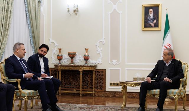Bakan Fidan, İran Cumhurbaşkanı Pezeşkiyan ile görüştü