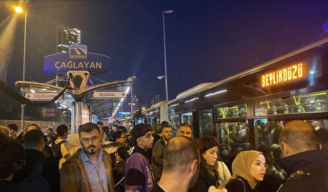 Mecidiyeköy’deki metrobüs arızası yoğunluğa neden oldu
