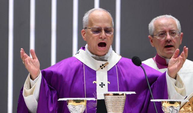 Papa kiliseden sonra arenada da ayin düzenledi