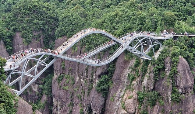 Çin’in Ruyi Zirvesi'nde eşsiz doğal manzaralar...