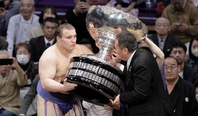 Ukrayna'da savaştan kaçtı, Japonya’da sumo şampiyonu oldu