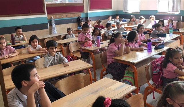 Bakan Tekin açıkladı: Ara tatiller kalkıyor mu?