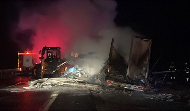 D-100 karayolunda tır yangını; ulaşım aksadı